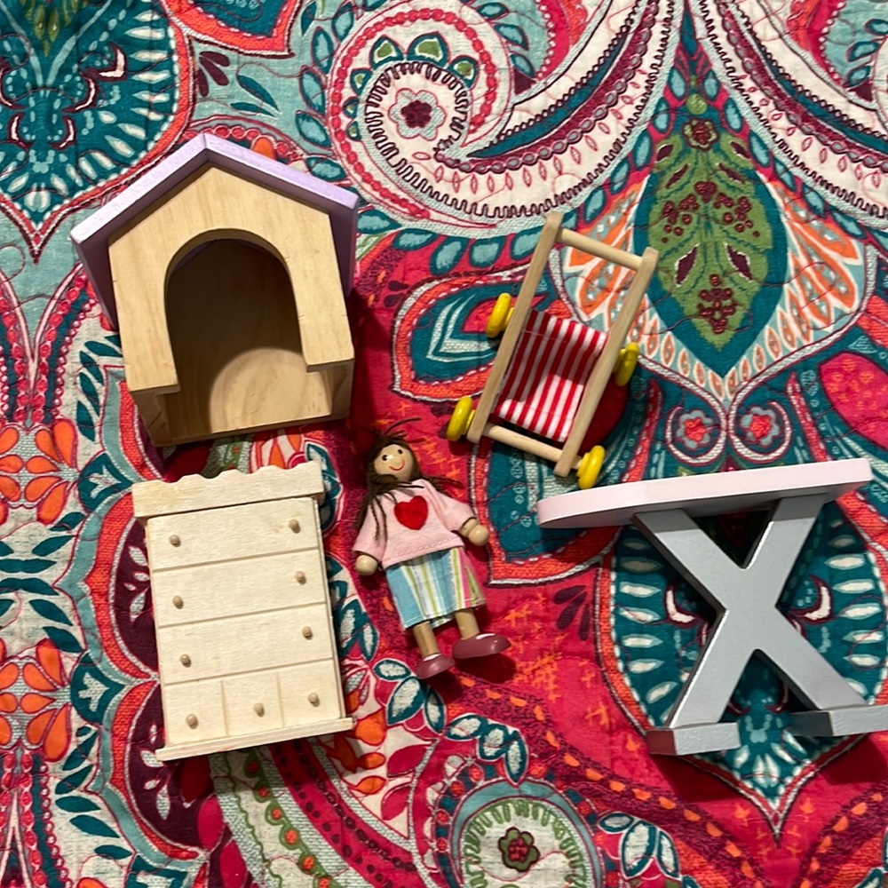 Wood dollhouse pieces